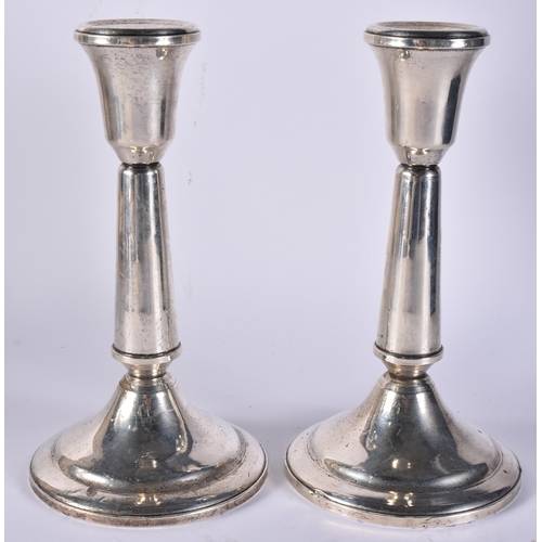 418 - A PAIR OF SILVER CANDLESTICKS. 530 grams overall. 18 cm high.
