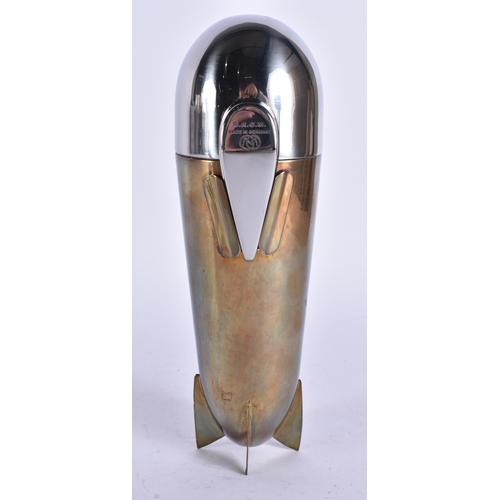 434 - A ZEPPELIN SILVER PLATED COCKTAIL SHAKER. 25 cm high.