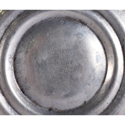 437 - A PAIR OF SILVER CANDLESTICKS. 500 grams overall. 10 cm high.