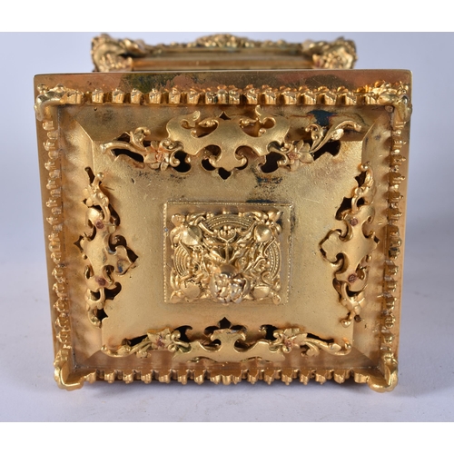 467 - A BRONZE RETICULATED CARRIAGE CLOCK. 19 cm high.