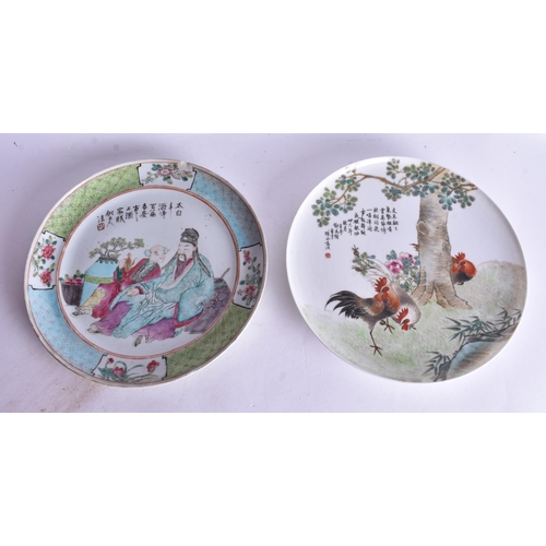 478 - TWO EARLY 20TH CENTURY CHINESE PORCELAIN PLATES Late Qing/Republic. 23.5 cm wide. (2)