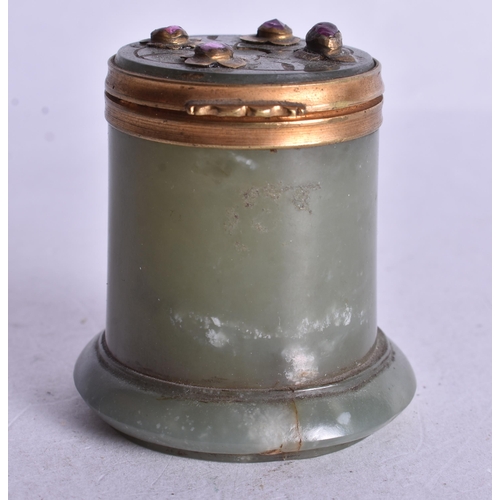 513 - AN ANTIQUE ISLAMIC JADE BOX. 5 cm high.