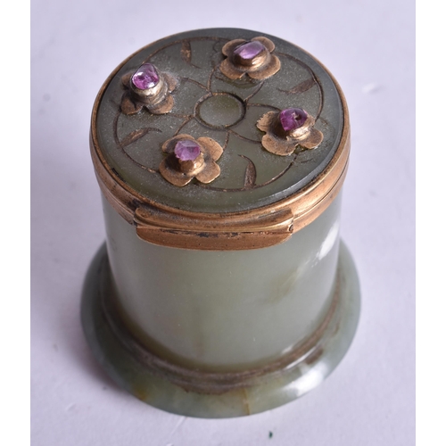 513 - AN ANTIQUE ISLAMIC JADE BOX. 5 cm high.