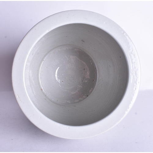 532 - ASSORTED CHINESE PORCELAIN including a jardiniere. Largest 16 cm wide. (5)