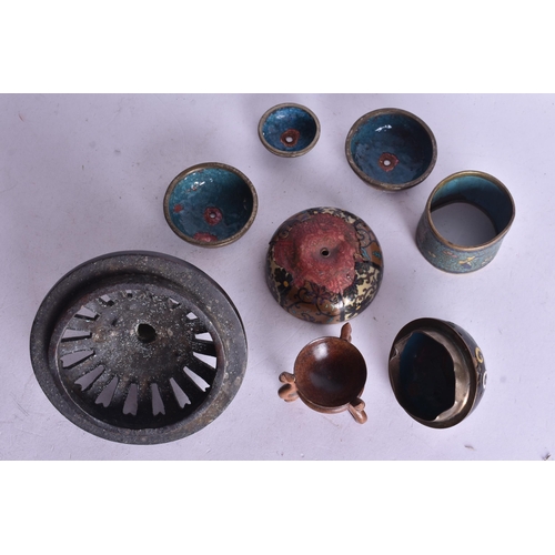 543 - ASSORTED CHINESE COLLECTABLES. (qty)