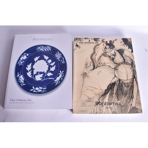 556 - ASSORTED ORIENTAL REFERENCE GUIDES AND AUCTION CATALOGUES. (qty)