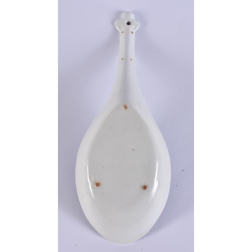 573 - A LARGE 19TH CENTURY CHINESE BLUE AND WHITE PORCELAIN SPOON Qing. 23 cm long.