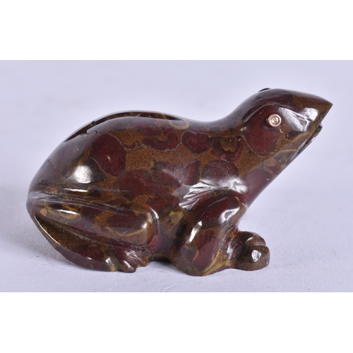 601 - A CONTINENTAL BLOODSTONE AND DIAMOND TOAD. 49 grams. 5.25 cm x 3.5 cm.