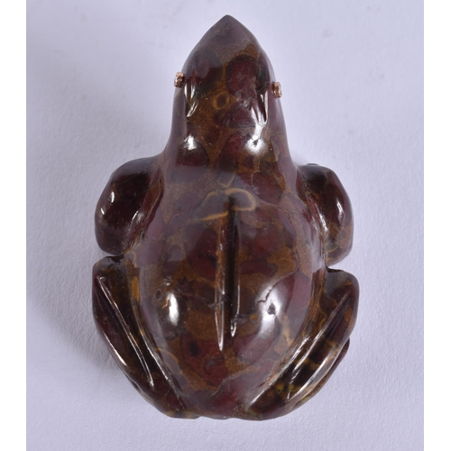 601 - A CONTINENTAL BLOODSTONE AND DIAMOND TOAD. 49 grams. 5.25 cm x 3.5 cm.