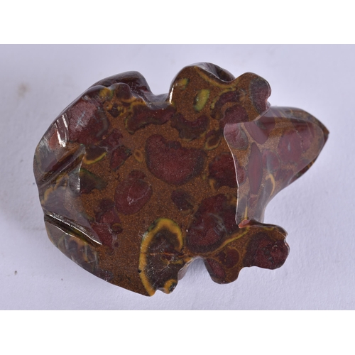 601 - A CONTINENTAL BLOODSTONE AND DIAMOND TOAD. 49 grams. 5.25 cm x 3.5 cm.