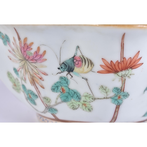 60C - A LATE 19TH CENTURY CHINESE FAMILLE ROSE PORCELAIN LOBED FLOWER BOWL Late Qing. 16 cm wide.