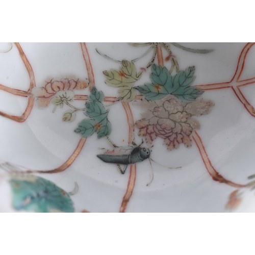 60C - A LATE 19TH CENTURY CHINESE FAMILLE ROSE PORCELAIN LOBED FLOWER BOWL Late Qing. 16 cm wide.