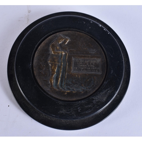 624 - A MILITARY DEATH PLAQUE. 12.75 cm wide.