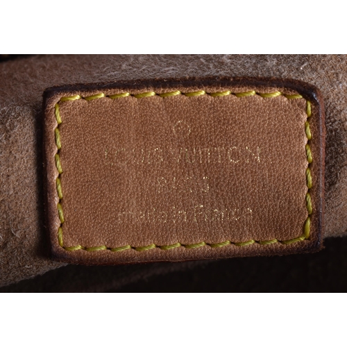 732 - A SMALLER LOUIS VUITTON LEATHER HANDBAG. 24 cm wide.