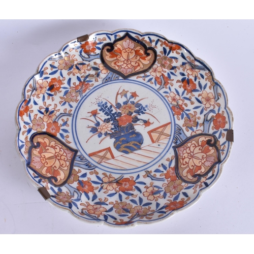 752 - ASSORTED JAPANESE IMARI PORCELAIN. Largest 24 cm wide. (5)
