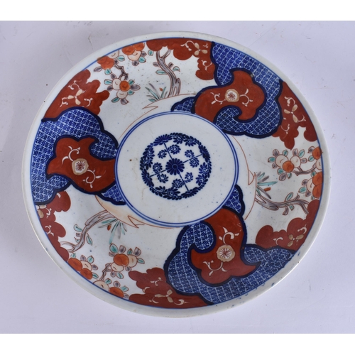 752 - ASSORTED JAPANESE IMARI PORCELAIN. Largest 24 cm wide. (5)