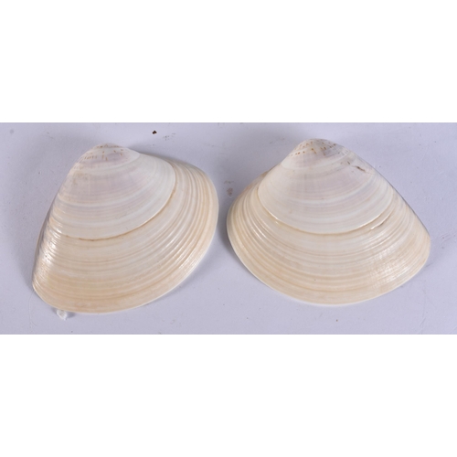 760 - AN ISLAMIC EWER etc. (5)