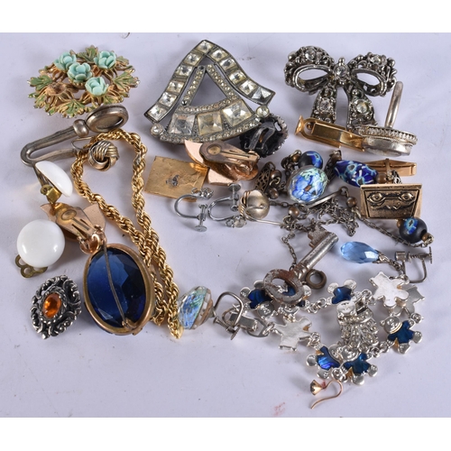796 - ASSORTED COSTUME JEWELLERY. 152 grams. (qty)