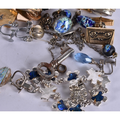 796 - ASSORTED COSTUME JEWELLERY. 152 grams. (qty)