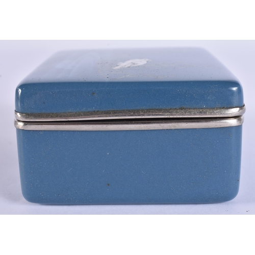 80B - AN EARLY 20TH CENTURY JAPANESE MEIJI PERIOD CLOISONNE ENAMEL BOX AND COVER decorated with a bird mir... 