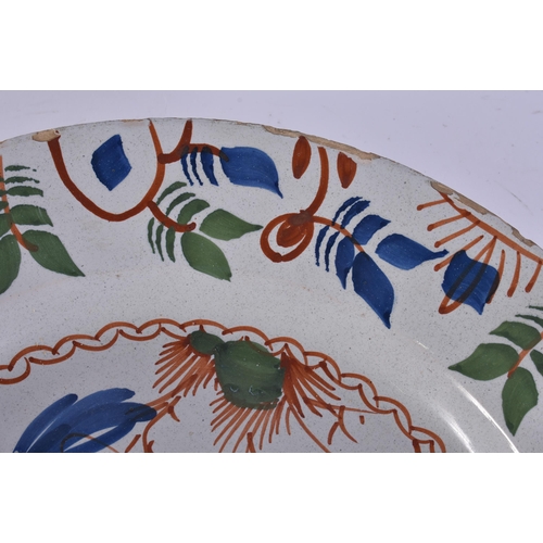 84 - A LARGE 18TH CENTURY DELFT TIN GLAZED POTTERY DISH. 27 cm diameter.