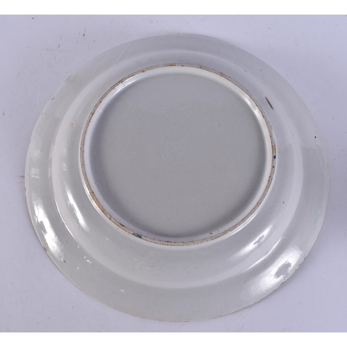 84 - A LARGE 18TH CENTURY DELFT TIN GLAZED POTTERY DISH. 27 cm diameter.