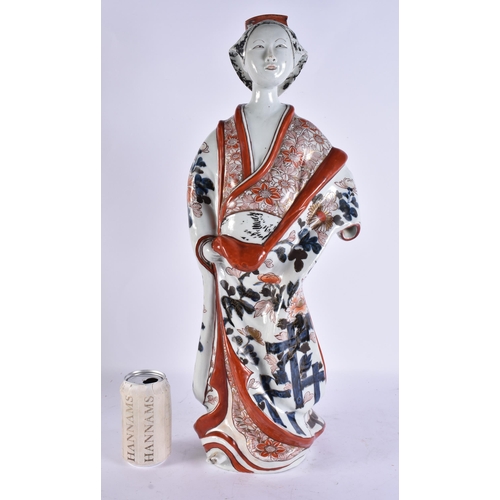 931 - A FINE 17TH CENTURY JAPANESE GENROKU PERIOD IMARI BIJIN C1690 painted with foliage and blue fenced t... 