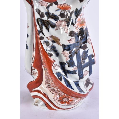 931 - A FINE 17TH CENTURY JAPANESE GENROKU PERIOD IMARI BIJIN C1690 painted with foliage and blue fenced t... 