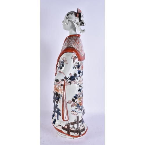 931 - A FINE 17TH CENTURY JAPANESE GENROKU PERIOD IMARI BIJIN C1690 painted with foliage and blue fenced t... 