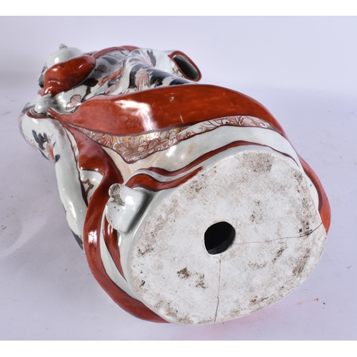 931 - A FINE 17TH CENTURY JAPANESE GENROKU PERIOD IMARI BIJIN C1690 painted with foliage and blue fenced t... 