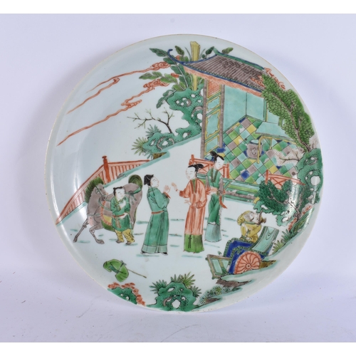 932 - A LARGE EARLY 18TH CENTURY CHINESE FAMILLE VERTE PORCELAIN DISH painted with ladies and others in a ... 