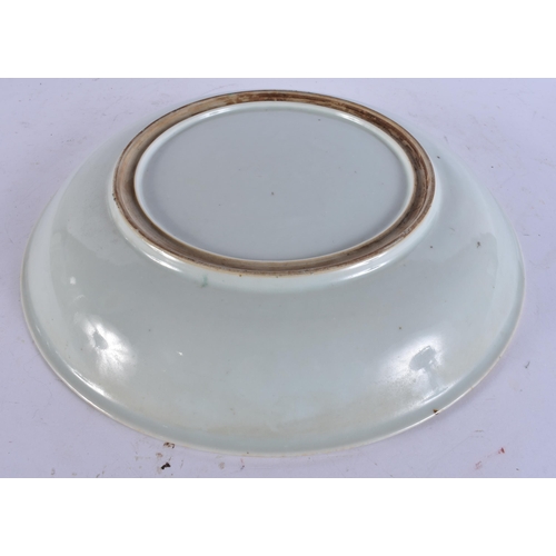 932 - A LARGE EARLY 18TH CENTURY CHINESE FAMILLE VERTE PORCELAIN DISH painted with ladies and others in a ... 