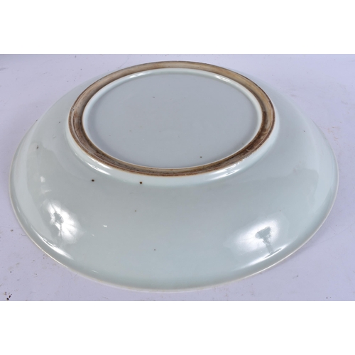 932 - A LARGE EARLY 18TH CENTURY CHINESE FAMILLE VERTE PORCELAIN DISH painted with ladies and others in a ... 