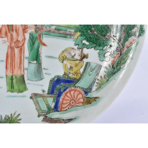 932 - A LARGE EARLY 18TH CENTURY CHINESE FAMILLE VERTE PORCELAIN DISH painted with ladies and others in a ... 