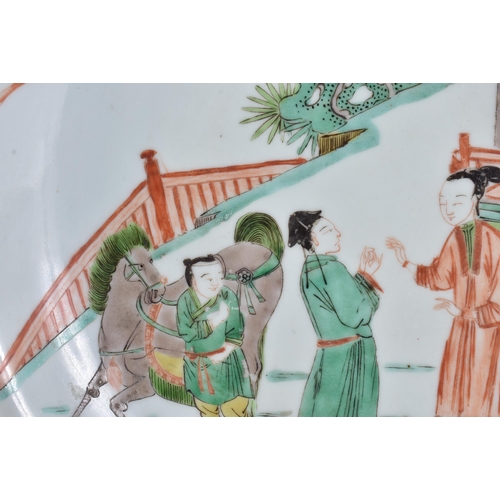 932 - A LARGE EARLY 18TH CENTURY CHINESE FAMILLE VERTE PORCELAIN DISH painted with ladies and others in a ... 