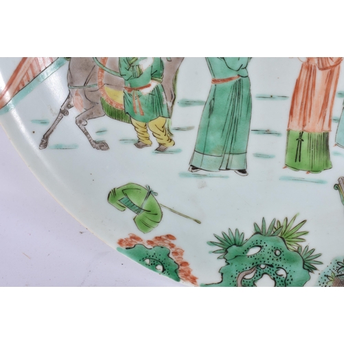 932 - A LARGE EARLY 18TH CENTURY CHINESE FAMILLE VERTE PORCELAIN DISH painted with ladies and others in a ... 