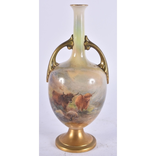 960 - A ROYAL WORCESTER TWIN HANDLED VASE by Harry Stinton. 19.5 cm high.