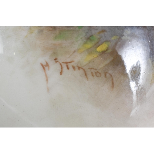 960 - A ROYAL WORCESTER TWIN HANDLED VASE by Harry Stinton. 19.5 cm high.