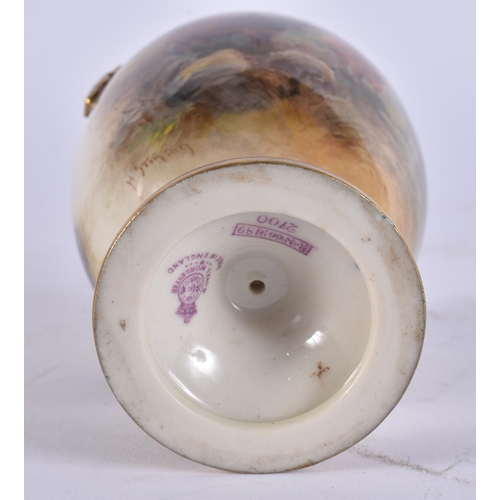 960 - A ROYAL WORCESTER TWIN HANDLED VASE by Harry Stinton. 19.5 cm high.