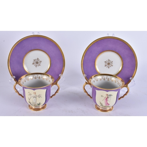 976 - A PAIR OF EARLY 19TH CENTURY FLIGHT BARR AND BARR WORCESTER CUPS AND SAUCERS. 14.75 cm wide. (4)