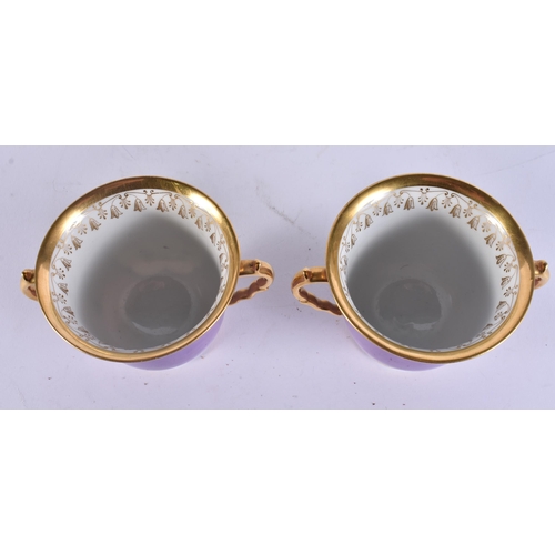 976 - A PAIR OF EARLY 19TH CENTURY FLIGHT BARR AND BARR WORCESTER CUPS AND SAUCERS. 14.75 cm wide. (4)