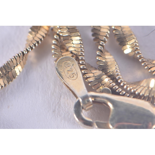 989 - A YELLOW NETAL NECKLACE. 6.3 grams. 45 cm long, pendant 2.25 cm wide.