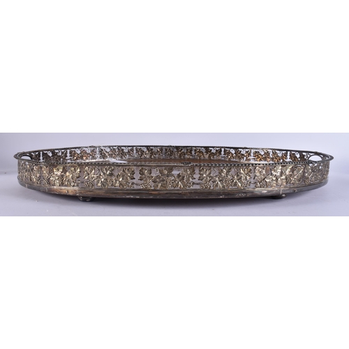 997 - A LARGE EARLY 19TH CENTURY ENGLISH SILVER GRAPE AND VINE TRAY. 62 cm x 48 cm.