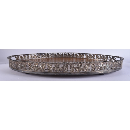 997 - A LARGE EARLY 19TH CENTURY ENGLISH SILVER GRAPE AND VINE TRAY. 62 cm x 48 cm.