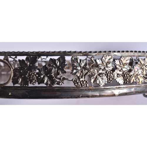 997 - A LARGE EARLY 19TH CENTURY ENGLISH SILVER GRAPE AND VINE TRAY. 62 cm x 48 cm.