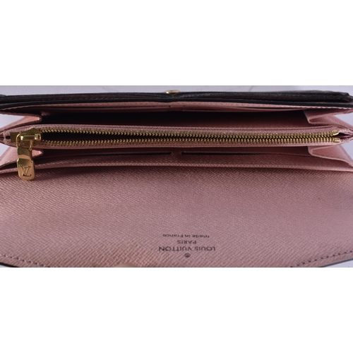 1058 - Louis Vuitton Monogram Leather Purse / Wallet w/ Pastel Pink Interior. 18 cm wide.