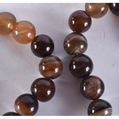 1079 - A SILVER AND AGATE NECKLACE. 75 grams. 44 cm long.