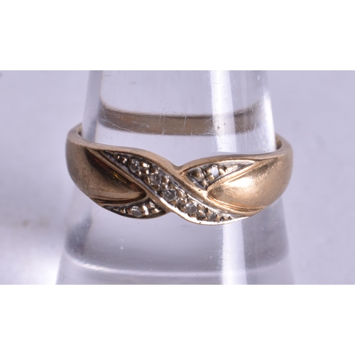 1118 - 9ct gold diamond crossover ring (1.9g). P.