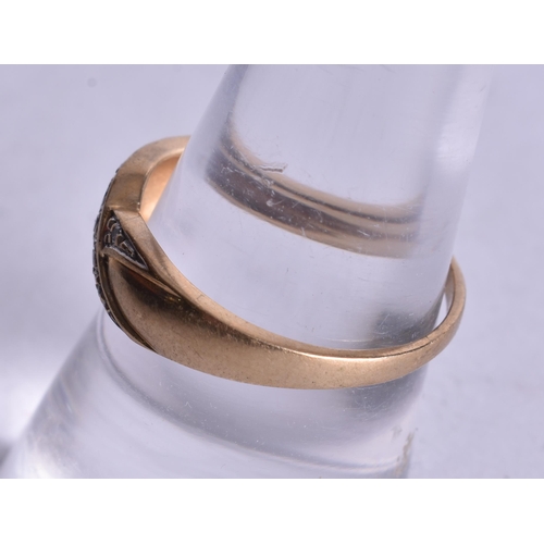 1118 - 9ct gold diamond crossover ring (1.9g). P.