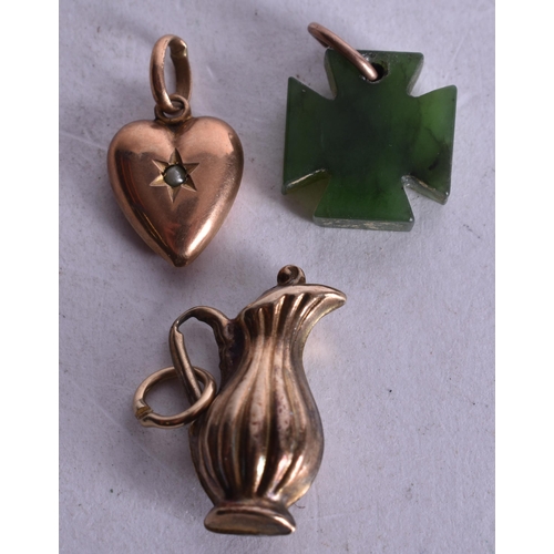 1131 - 3x 9ct gold split pearl nephrite pendant charms (2.7g). 2 cm x 1 cm.